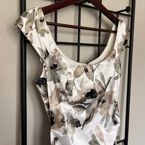 London Times Drapey Satin Ruched Floral Cocktail Dress Sz 4 - Picture 3 of 11